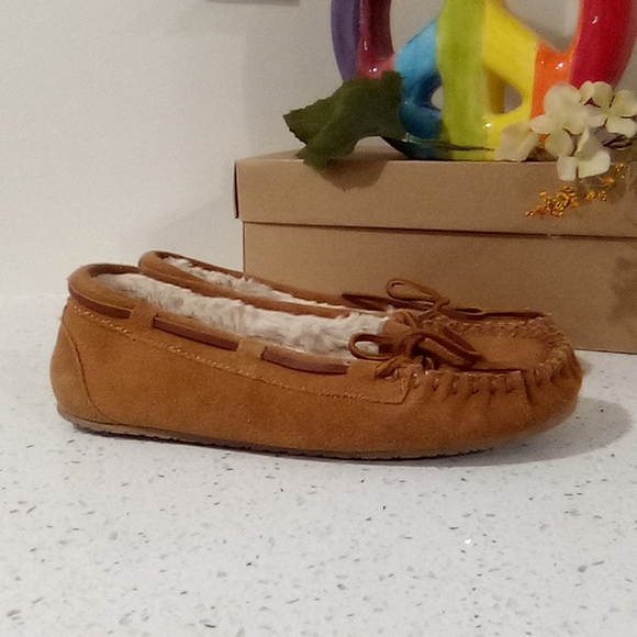 Classic Minnetonka Moccasins With Soles - Picture 6 of 13